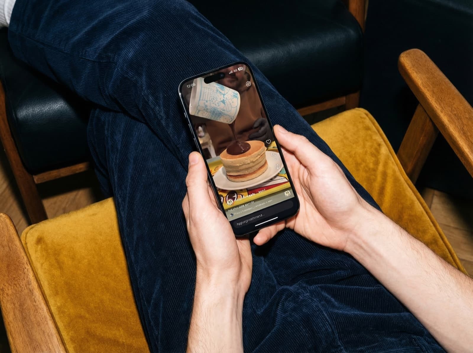 Contenuti social su smartphone